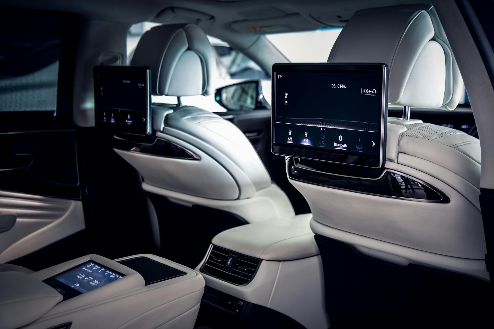 screens on seats in car